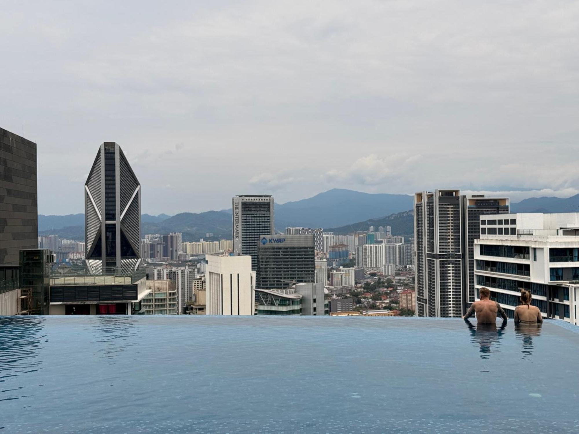 Ikon Suite'S E A T O N Klcc — Photos 1